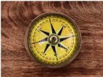 De Cube Brass Compass Desktop paperweight - Image 3
